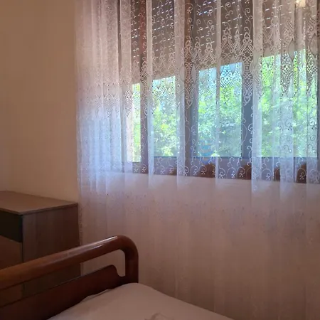 Hills Vlorë